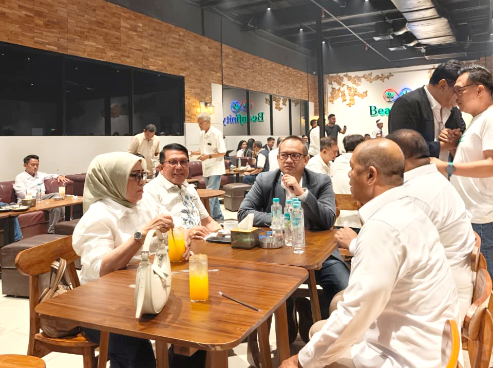 Menghadiri Undangan Acara syukuran atas terpilihnya Bapak Hilal Firmansyah sebagai Ketua Kadin Kabupaten Bogor periode Tahun 2026-2031 di Cafe Beanfinity Cibinong Bogor